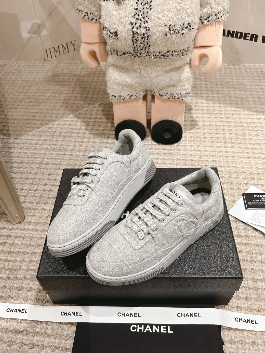 👟👟Ex-factory price 600👟👟 Chanel's new casual sports shoes, top version, incomparably beautiful and easy to wear, absolutely fairy style, very lightweight, high-end color matching, durable and versatile, must-have model. Upper: special material plus mud cloth, sheepskin lining, original foot pads, original TPU outsole Size: 35-41